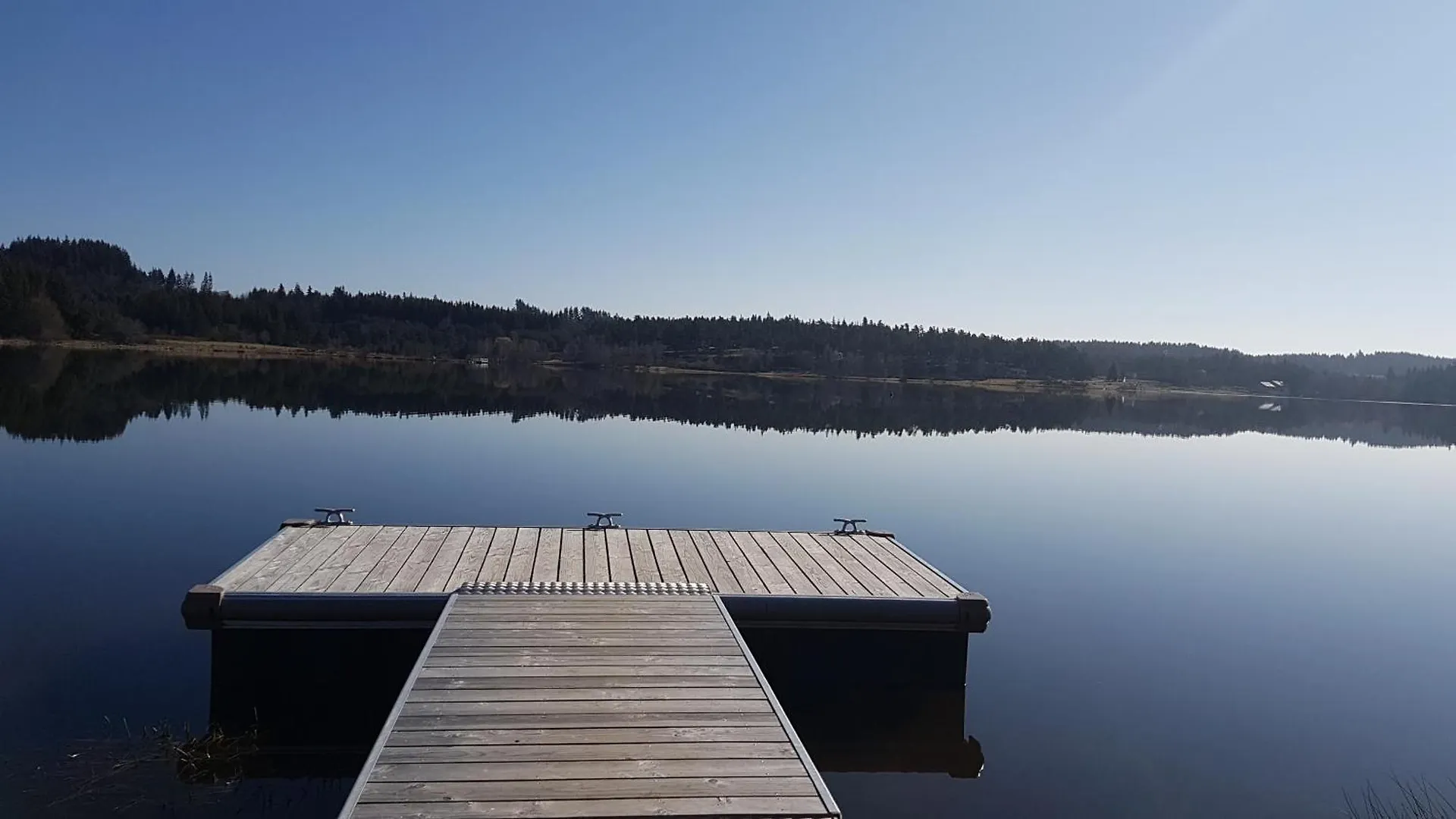 Chalet Magnifique Gite En Bord De Lac Devesset