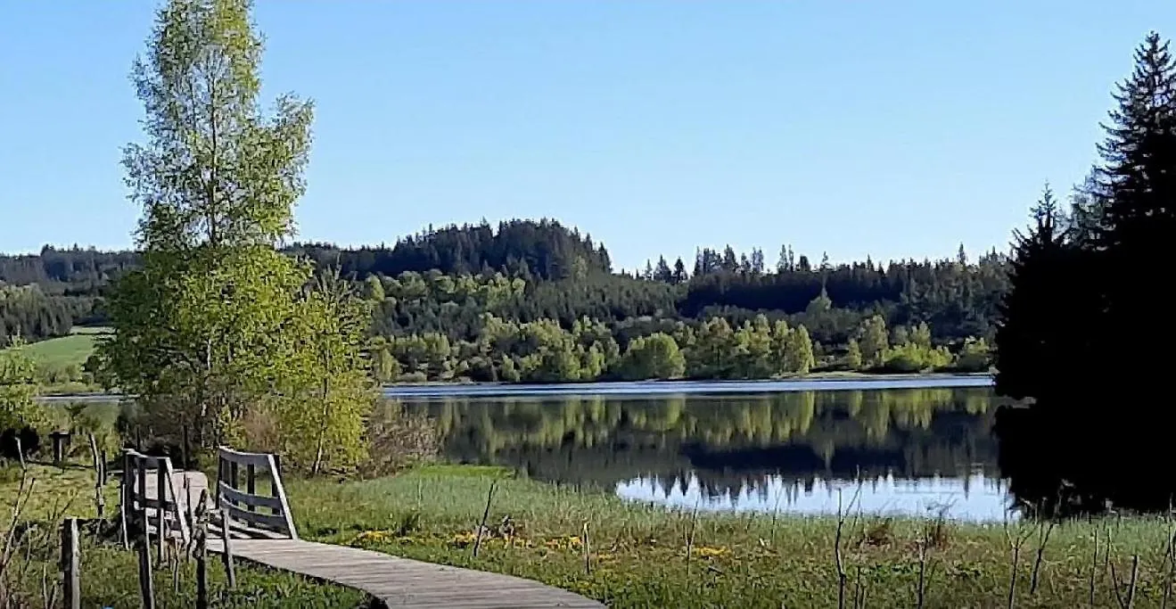 Magnifique Gite En Bord De Lac Devesset 0*,