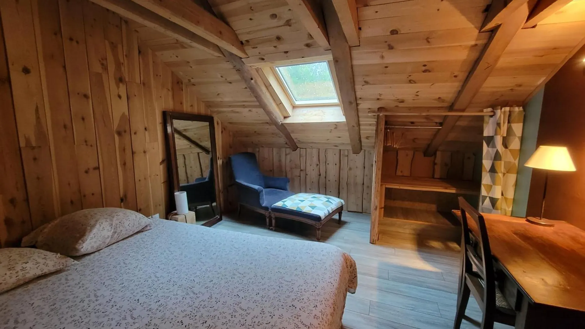 Chalet Magnifique Gite En Bord De Lac Devesset