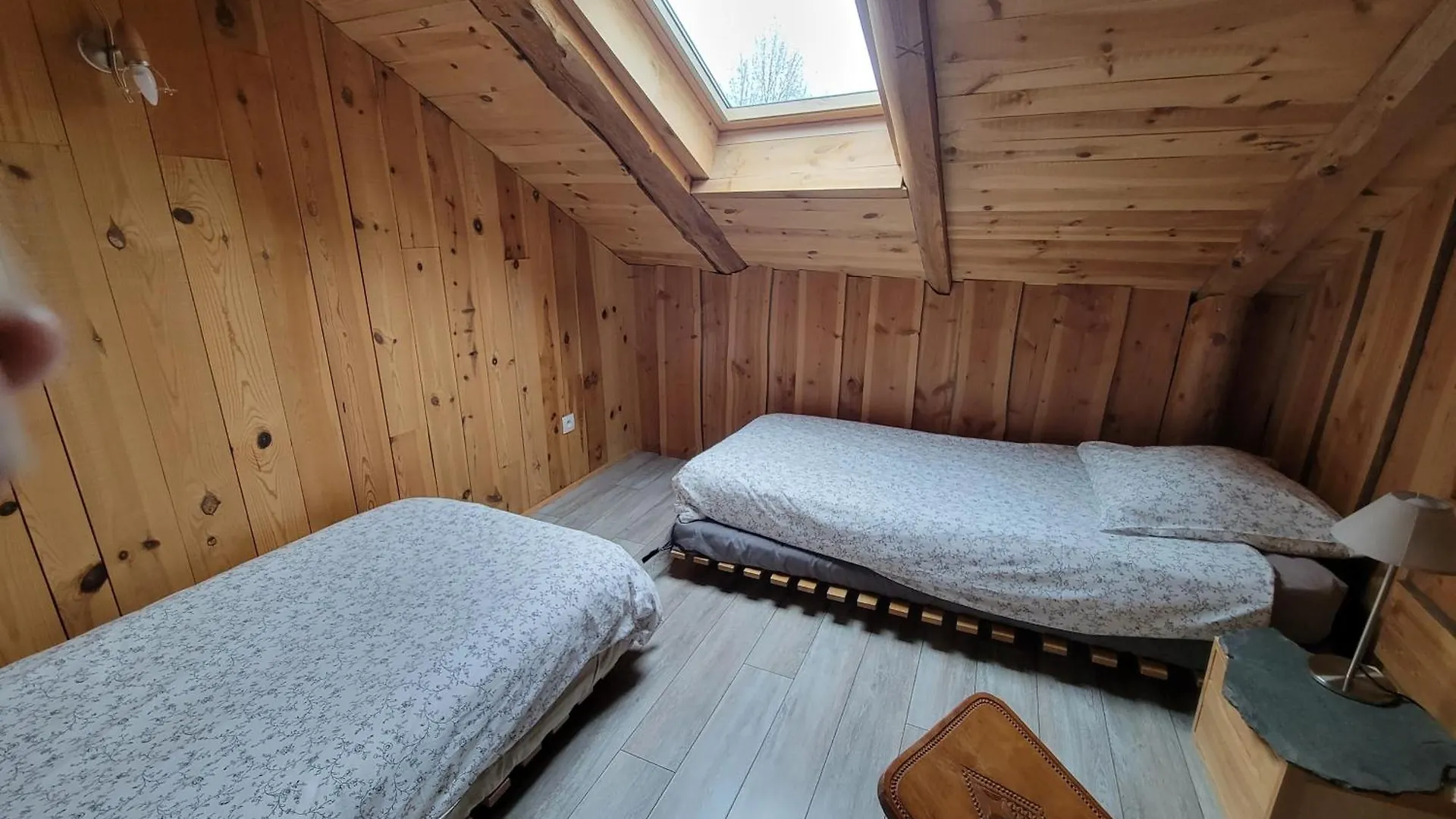 Chalet Magnifique Gite En Bord De Lac Devesset France